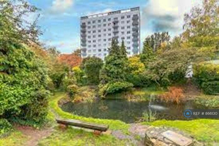 2 Bedroom Flat To Rent In Lakeside, Kingston Upon Thames, KT2