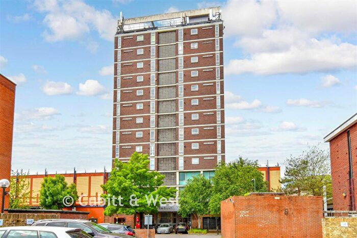 2 Bedroom Apartment For Sale In Clarendon Road, Wallington, Surrey, SM6