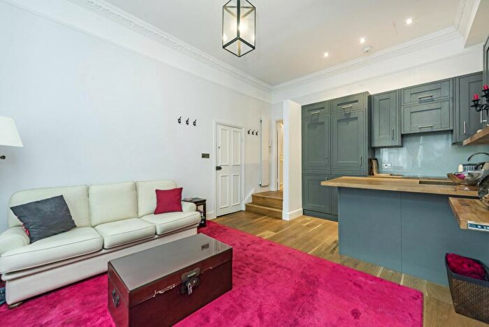 2 Bedroom Flat To Rent In Redcliffe Street, Chelsea, SW10