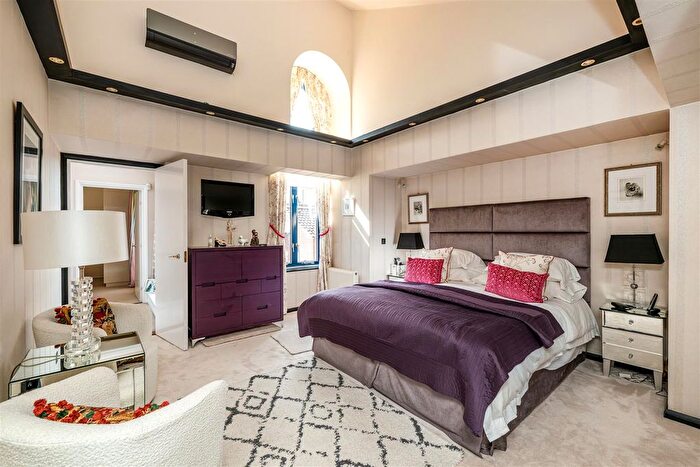 4 Bedroom Property For Sale In Birchwood Drive, Hampstead, NW3