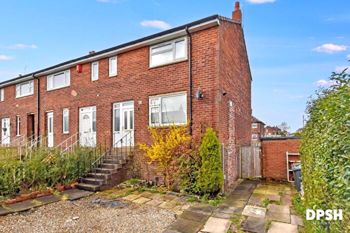 3 Bedroom End Of Terrace House For Sale In Church Avenue, Gildersome, Leeds, LS27