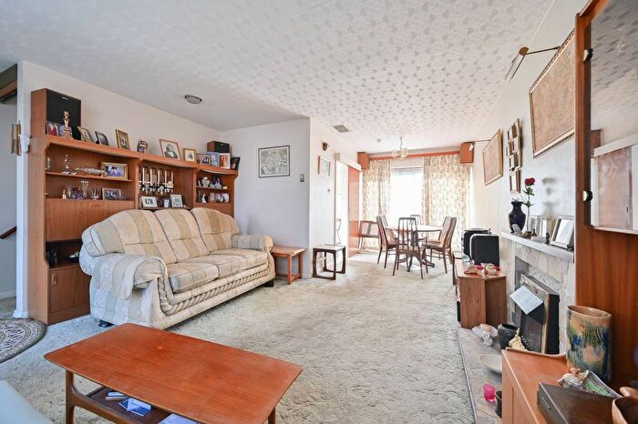 4 Bedroom Detached House For Sale In Grove Hall Road, Bushey, WD23