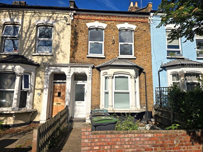2 Bedroom Flat For Sale In Beaconsfield Road, South Tottenham, N15