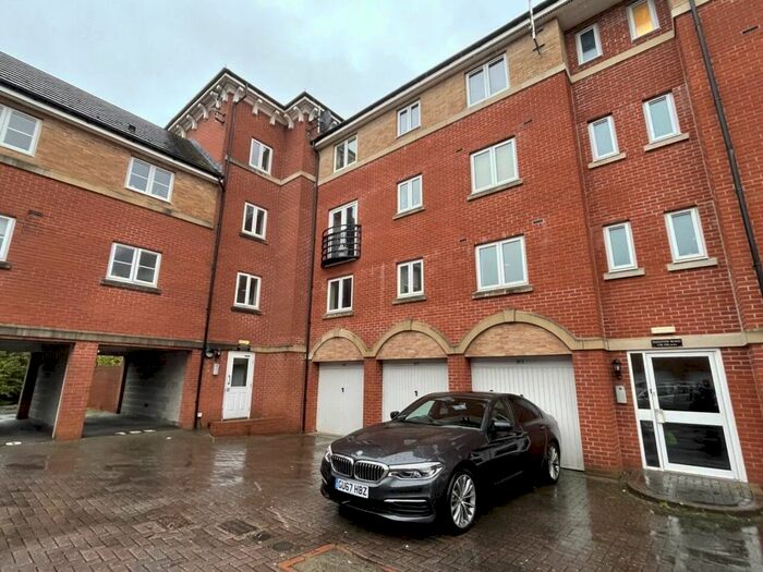 2 Bedroom Flat To Rent In Padstow Road, Swindon, Wiltshire, SN2