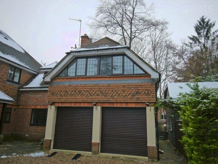 Flat To Rent In Pinewood Close, Northwood, HA6