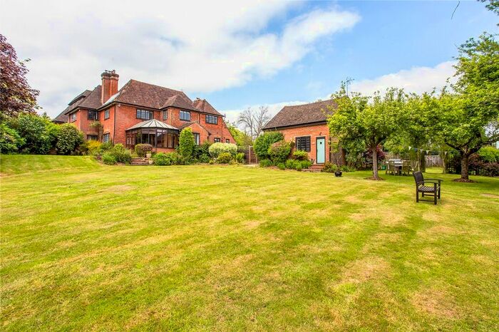 4 Bedroom Link Detached House For Sale In Coopers Hill, Hook, RG27