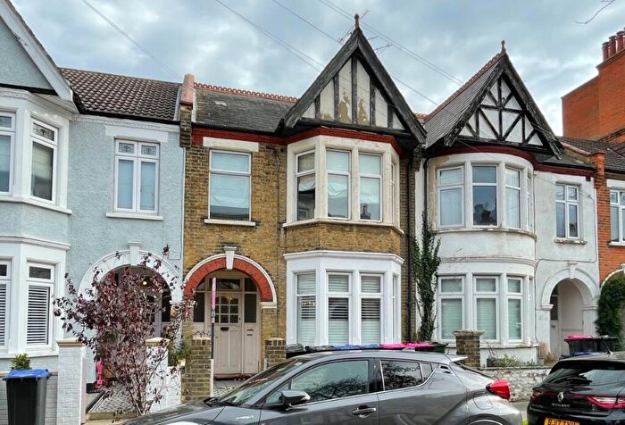2 Bedroom Flat For Sale In A Sandleigh Road, Leigh-on-Sea, Essex, SS9