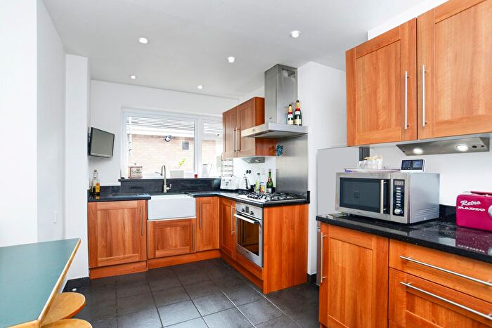 2 Bedroom Flat To Rent In Coniston Court, Weybridge, KT13