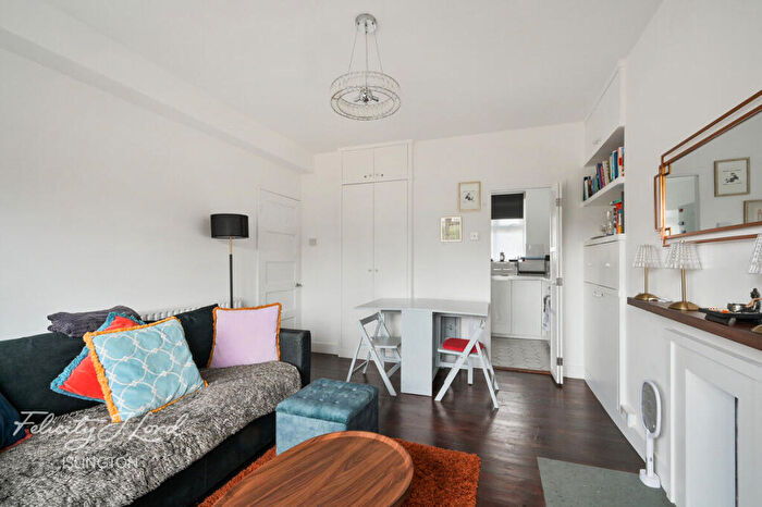 2 Bedroom Flat For Sale In Bevenden Street, London, N1