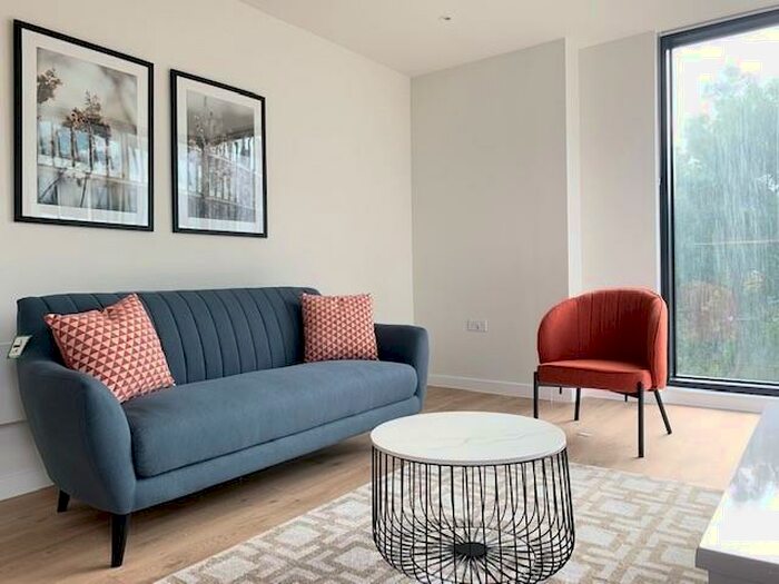 2 Bedroom Apartment To Rent In Aspin Lane, Manchester, M4