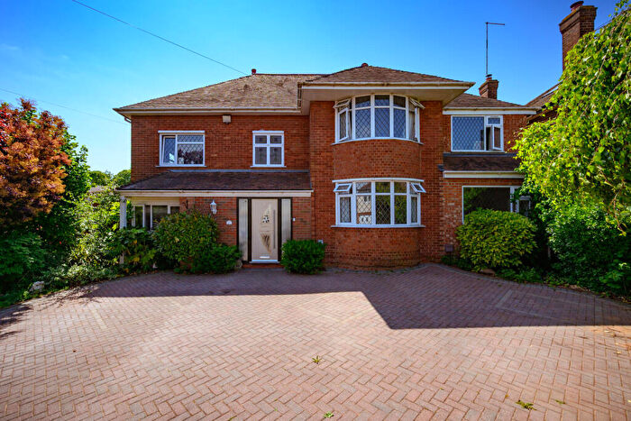 6 Bedroom Detached House For Sale In Knoll Drive, Styvechale, - Big Family Home, Amazing Garden, Pool & Separate Annex, CV3
