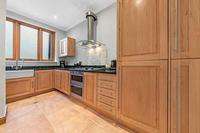 1 Bedroom Flat To Rent In Richmond Hill, Richmond, TW10