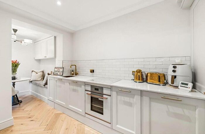 2 Bedroom Flat To Rent In Park Road, Rottingdean, BN2