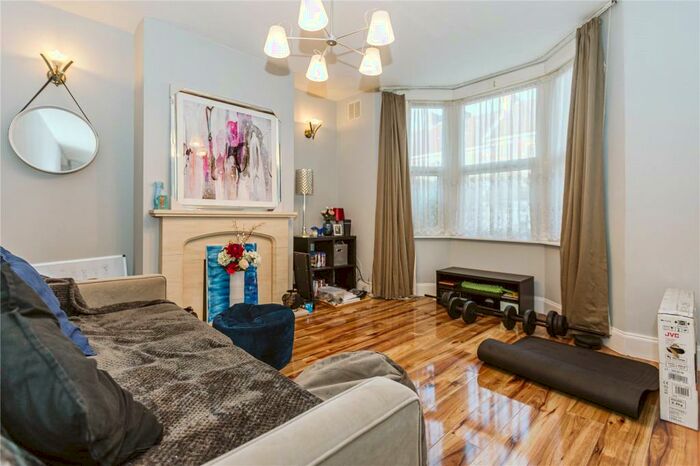 3 Bedroom End Of Terrace House To Rent In Charlton Road, Kingswood, Bristol, BS15