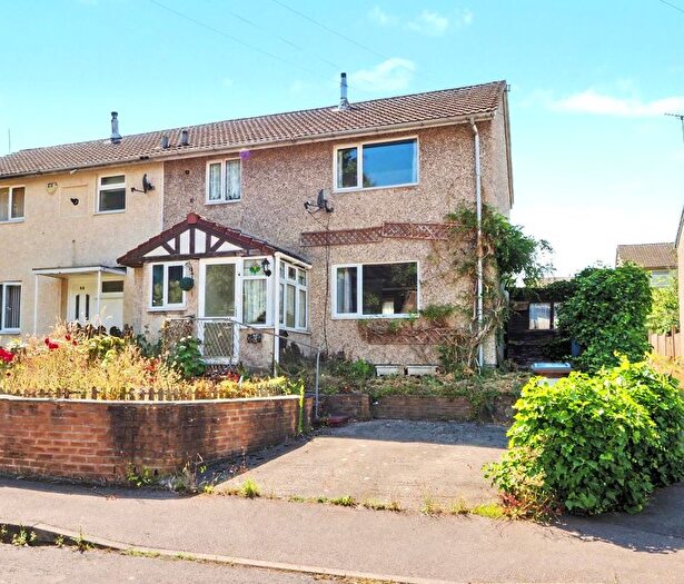 3 Bedroom Semi-Detached House For Sale In Courtleet Way, Nottingham, NG6