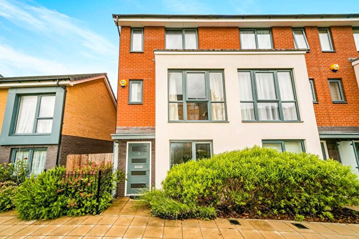 4 Bedroom End Of Terrace House To Rent In Greenham Avenue, Reading, RG2