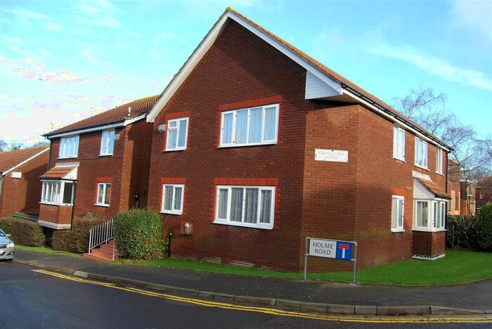 1 Bedroom Flat To Rent In Holme Road, Highcliffe, Christchurch, BH23