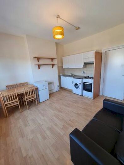 1 Bedroom Flat To Rent In York Road, Ilford, IG1