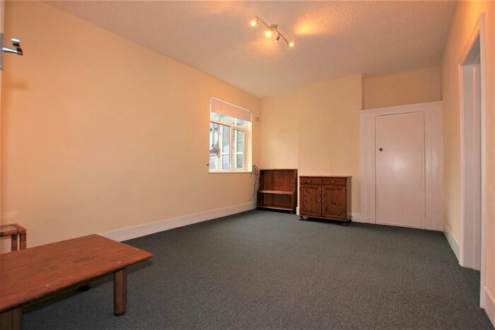 3 Bedroom Flat To Rent In Woodhouse Road, North Finchley, London, N12