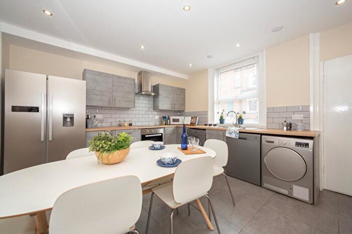 5 Bedroom Terraced House To Rent In Hessle View, Hyde Park, Leeds, LS6