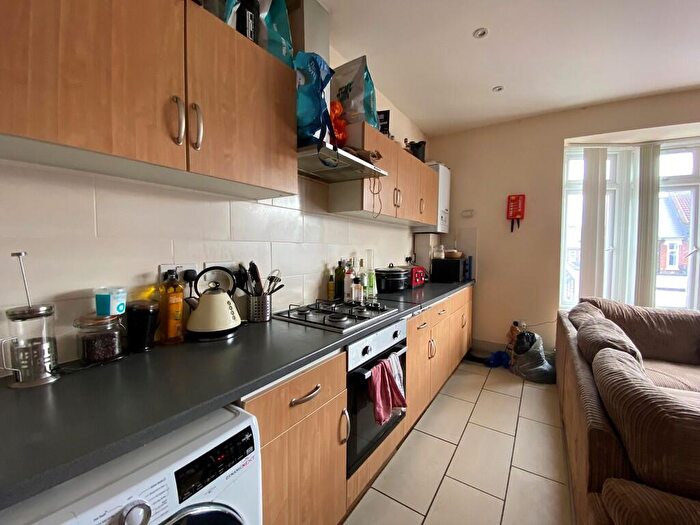4 Bedroom Flat To Rent In Portswood Road, SO17