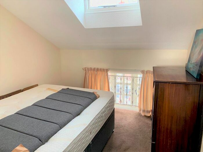 1 Bedroom Flat To Rent In Wood Street, Swindon SN1