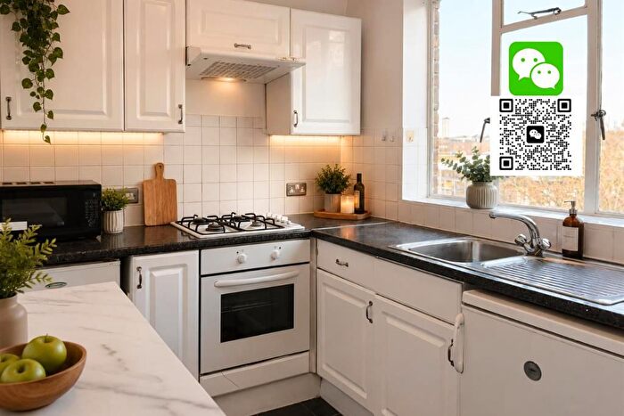 3 Bedroom Flat To Rent In Nevern Square, Earls Court, SW5