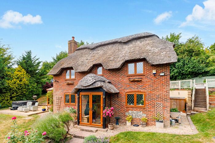 3 Bedroom Detached House For Sale In Bath Road, Hungerford, RG17