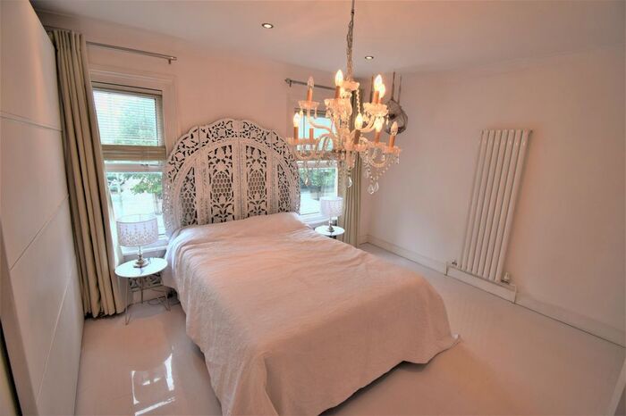 3 Bedroom Flat To Rent In Colindale Avenue, London, NW9