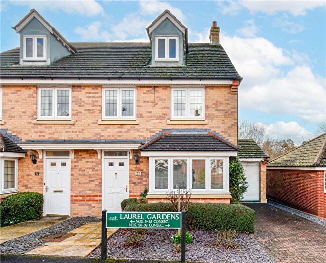 3 Bedroom Semi Detached House For Sale In Laurel Gardens, Greenham, Thatcham, Berkshire, RG19