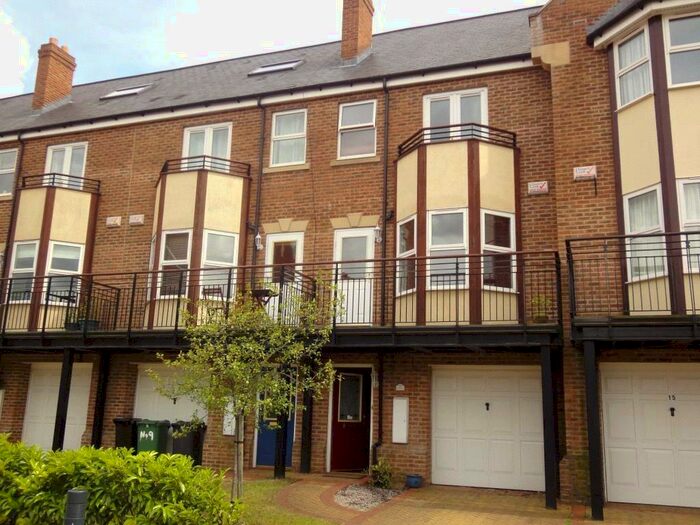 4 Bedroom Town House To Rent In Thornbury Avenue, Far Headingley, Leeds, West Yorkshire, LS16
