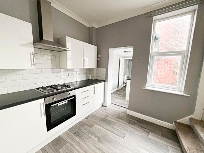 2 Bedroom End Of Terrace House To Rent In New Bridge Road, Hull, HU9