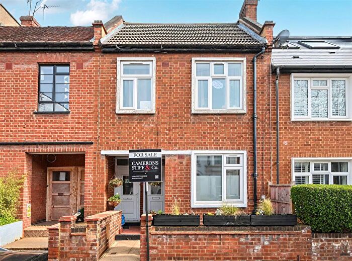 2 Bedroom Flat For Sale In Aldershot Road, London, NW6