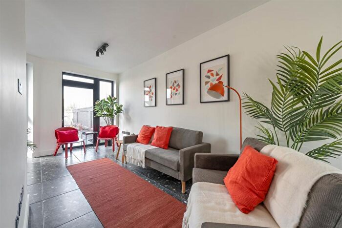 3 Bedroom House For Sale In Tamarind Mews, Meridian Water, London, N18