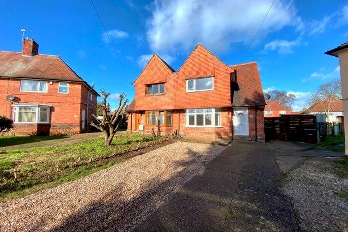 2 Bedroom Property To Rent In Abingdon Square, Nottingham, NG8