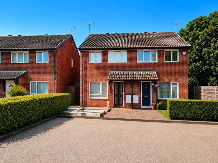 3 Bedroom Semi-Detached House For Sale In Poppyfields, Welwyn Garden City, AL7