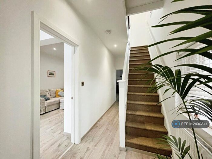 3 Bedroom Semi-Detached House To Rent In Ledgers Road, Berkshire, SL1