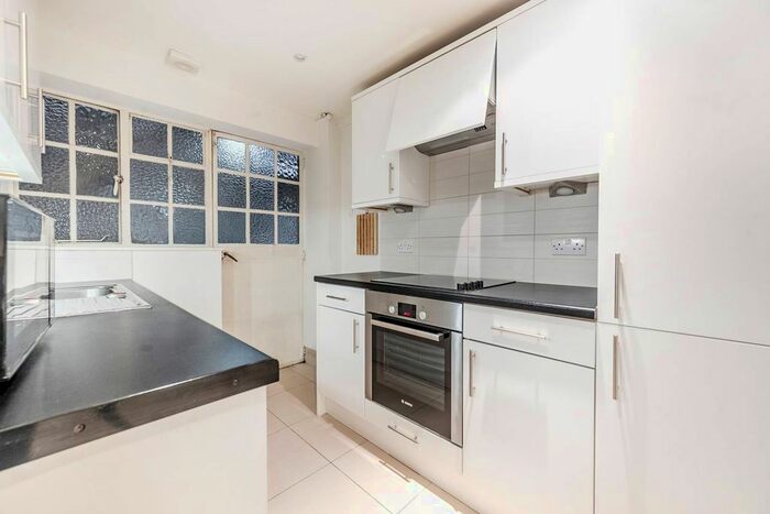 2 Bedroom Flat To Rent In Fulham Road, Chelsea, London, SW3