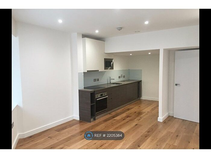 1 Bedroom Flat To Rent In Central House, Hounslow, TW3