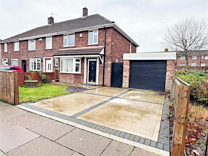 3 Bedroom End Of Terrace House For Sale In Runswick Road, Grimsby, N.E. Lincs, DN32