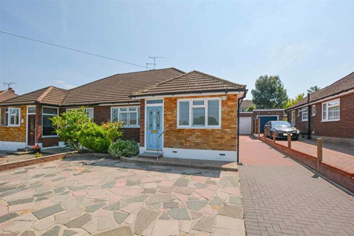 3 Bedroom Semi-Detached Bungalow For Sale In Westbourne Drive, Brentwood, CM14