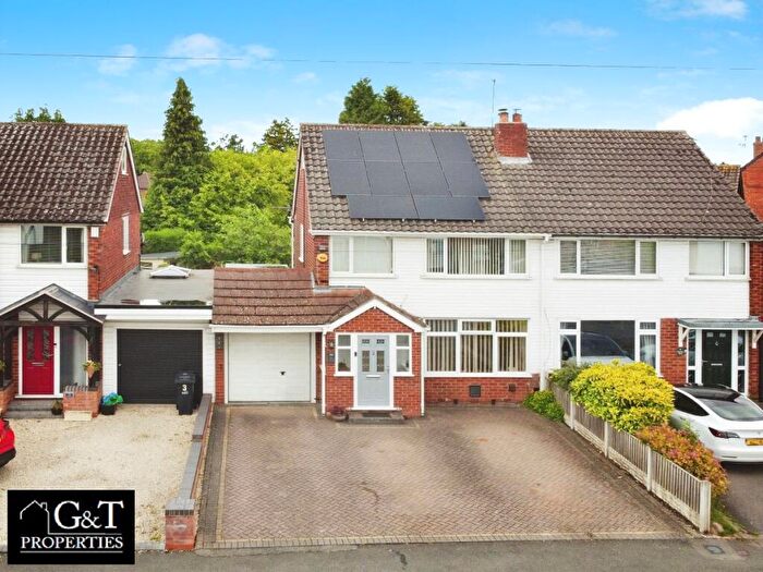 3 Bedroom Semi-Detached House For Sale In Foundry Road, Kingswinford, DY6