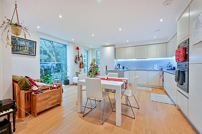 3 Bedroom Flat For Sale In Chiswick High Road, Chiswick, London, W4