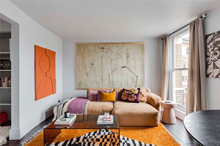 2 Bedroom Flat To Rent In Mothers Square, Hackney, London, E5