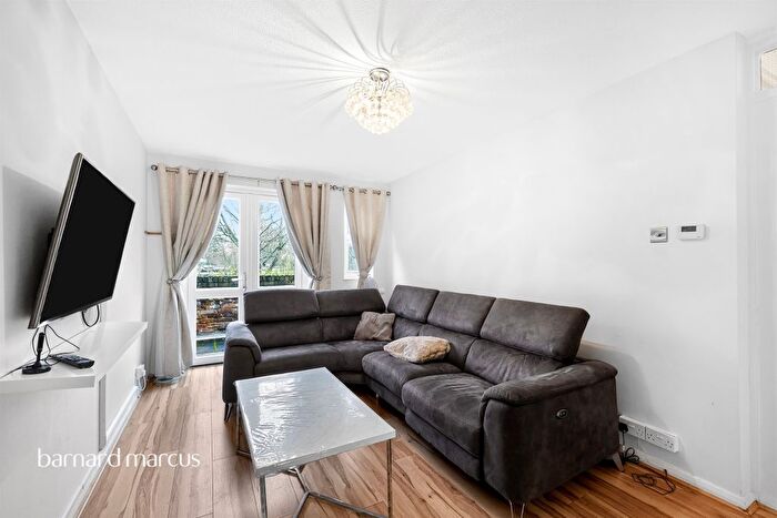 1 Bedroom Flat For Sale In Wilcox Close, London, SW8
