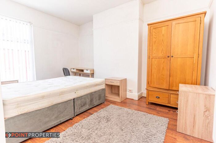 5 Bedroom Flat To Rent In Bedroom House, Nicander Road, L18