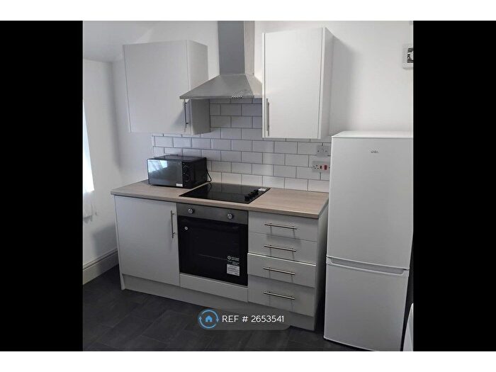 2 Bedroom Flat To Rent In Windsor Place, Fleetwood, FY7