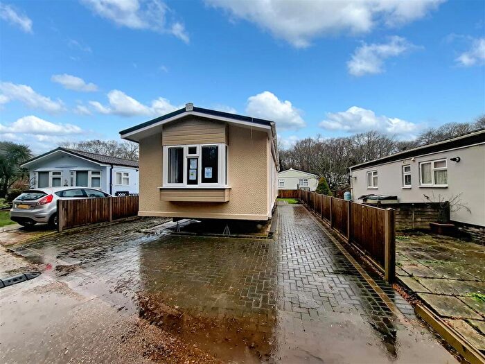 2 Bedroom Park Home For Sale In Havenwood, Arundel, BN18