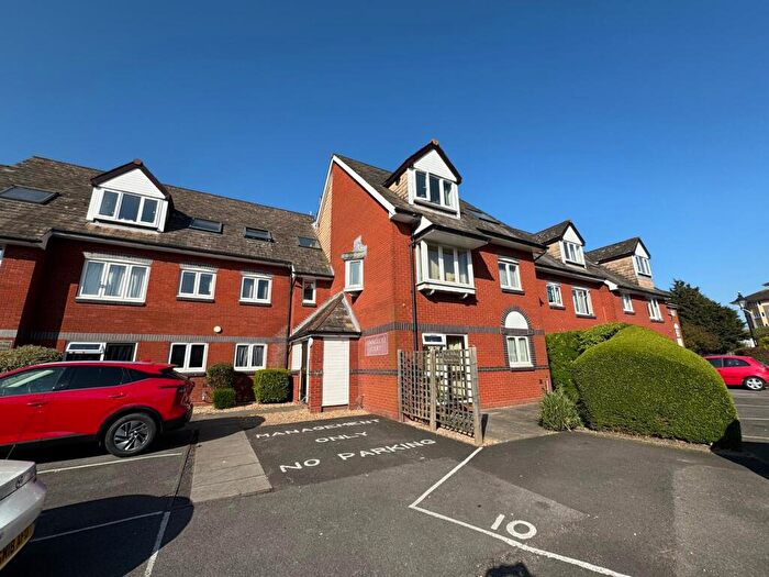 1 Bedroom Flat To Rent In Commodore Court, Captains Place, SO14