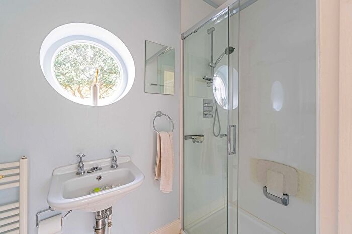 3 Bedroom Detached House For Sale In Orleans Road, Twickenham, TW1